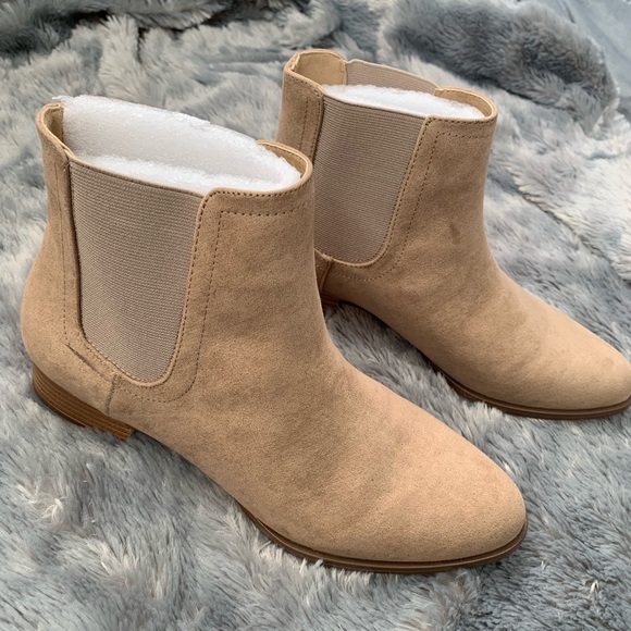 light taupe boots